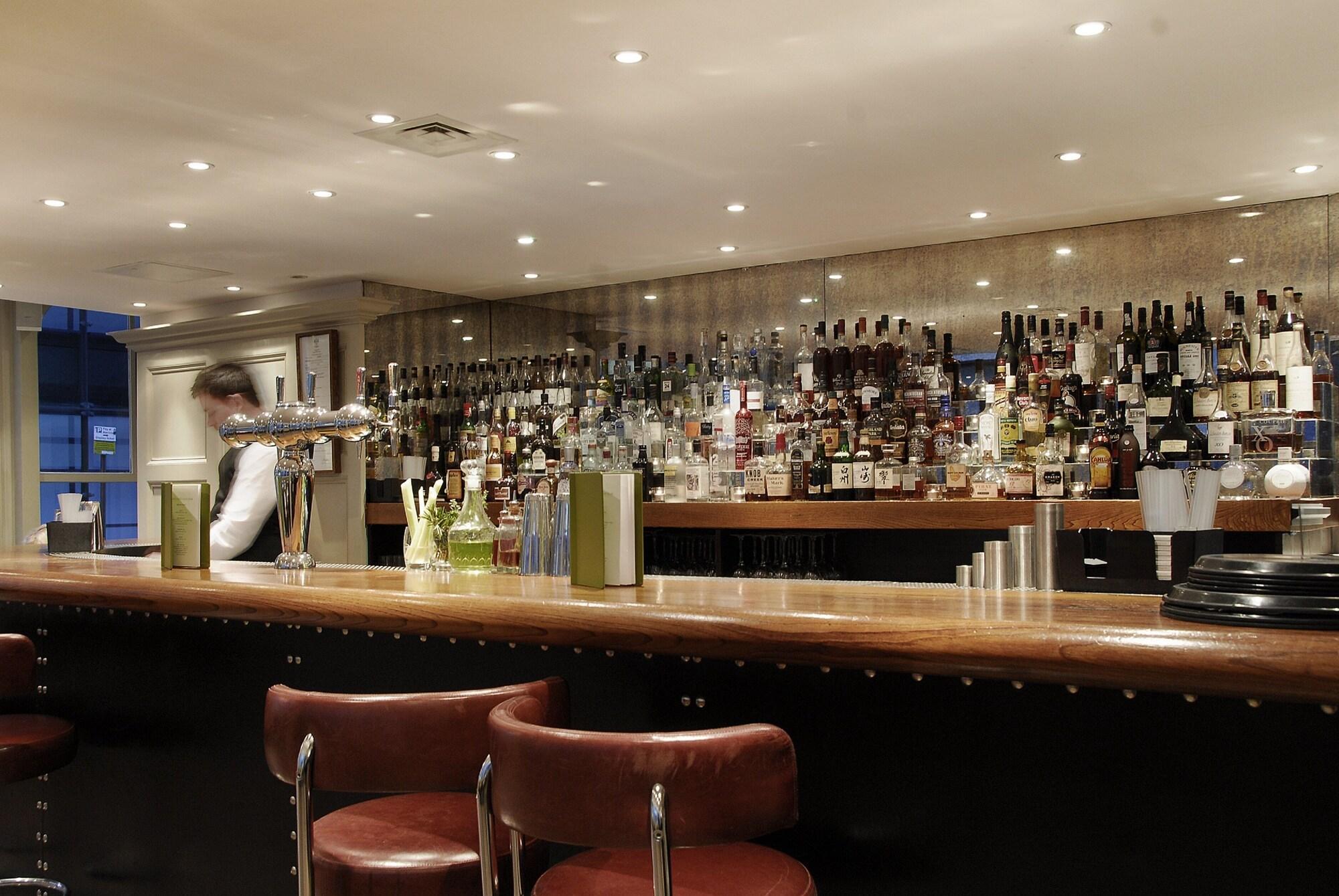 Montcalm Brewery, London City Londres Exterior foto The bar at the Connaught